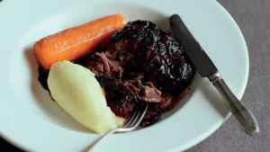 braised-beef-cheeks-with-beer-and-mash