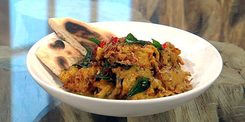 Trio of onion bhajis with curry sauce Trio of onion bhajis with curry sauce