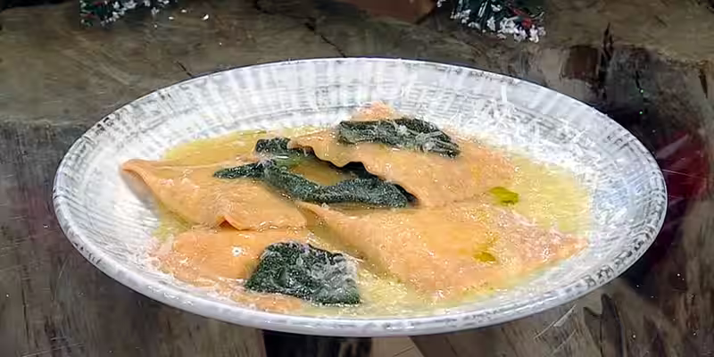 Ricotta and nutmeg ravioli with sage butter sauce Ricotta and nutmeg ravioli with sage butter sauce