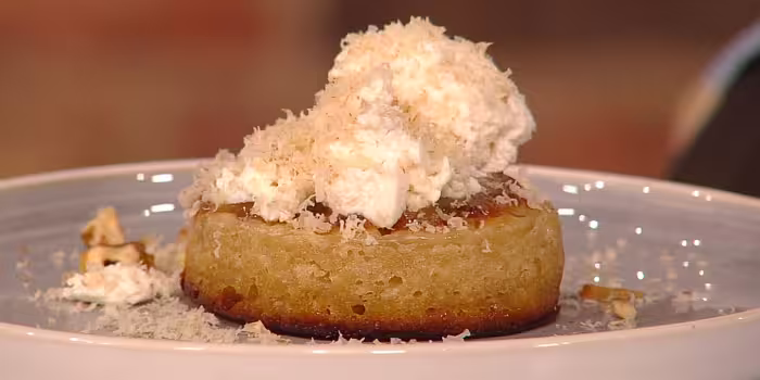 Crumpets with ricotta, honey and walnuts
