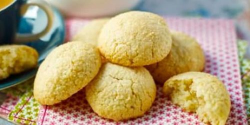 Amaretti-biscuits.jpg