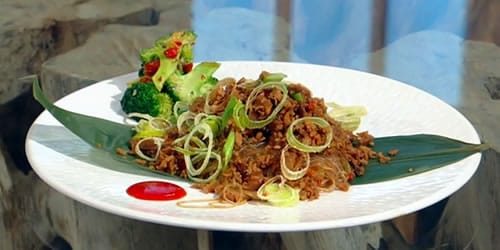 Ants-climbing-trees-with-soya-mince.jpg