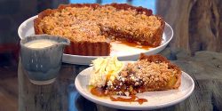 Apple-crumble-and-caramel-tart.jpg