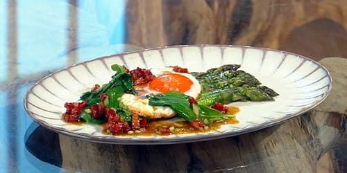Asparagus-with-wild-garlic-and-bacon-dressing.jpg