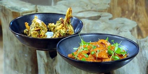 Butter-chicken-with-onion-broccoli-and-spinach-bhajis.jpg