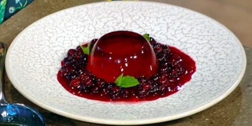 Cassis-and-champagne-jelly-with-blackcurrants.jpg