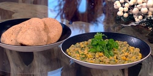 Channa-dal-with-crispy-puris.jpg