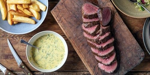 Chateaubriand-with-bearnaise-sauce-and-fries.jpg