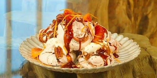 Chewy-salted-caramel-and-chocolate-meringues.jpg