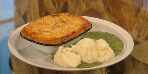 Chicken-pie-mash-and-liquor.jpg