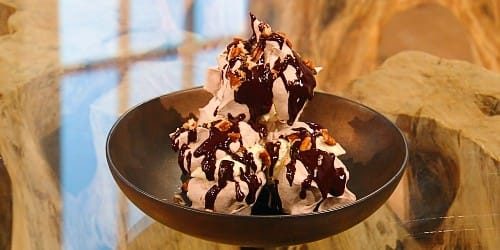 Chocolate-and-pecan-meringues-mascarpone-vanilla-cream-and-hot-chocolate-sauce.jpg