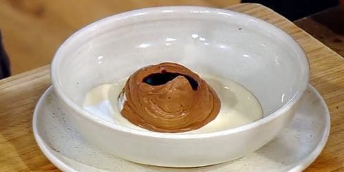 Chocolate-mousse-with-pomegranate-sauce.jpg