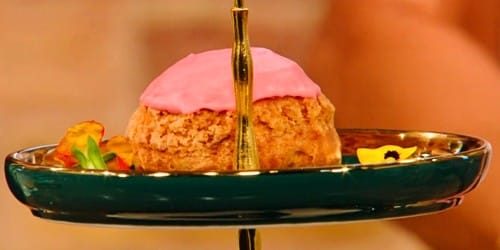 Choux-buns-with-craquelin-and-rhubarb-jam.jpg