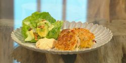 Cornish-crab-cakes-with-citrus-mayo-and-green-leaf-salad.jpg
