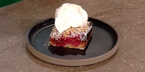Cranachan-shortbread-bars.webp