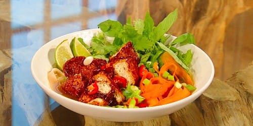 Easy-vegetarian-pho-with-tofu.jpg