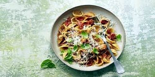 Eggless-pasta-with-two-sauces.jpg