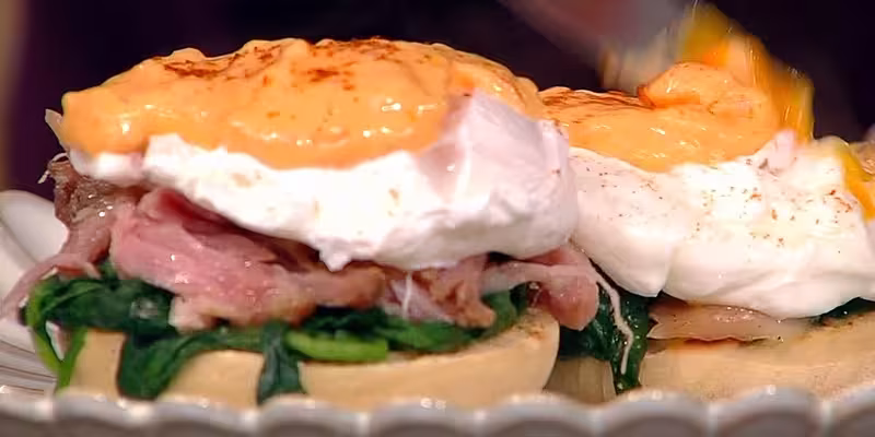 Eggs-Benedict-English-muffins.avif