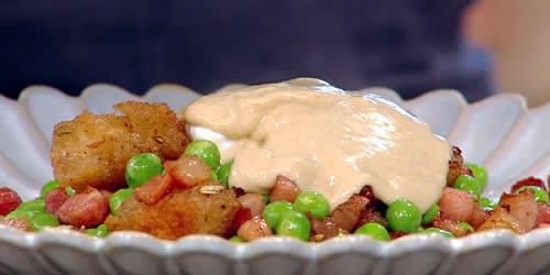 Fresh-peas-with-crispy-pancetta-poached-eggs-and-hollandaise.jpg