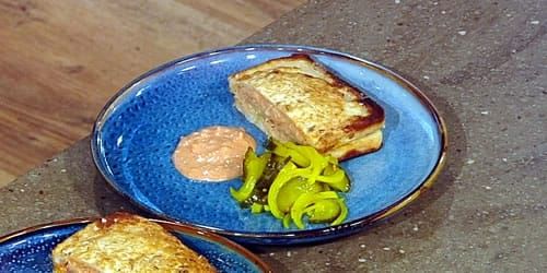 Fried-corned-beef-Reuben-sandwich.jpg