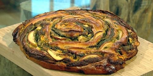 Giant-poppy-seed-pistachio-and-apple-bread.jpg
