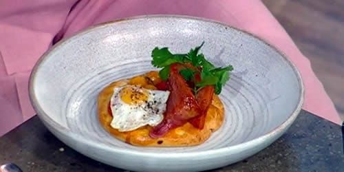 Gooseberry-and-tomato-brioche-with-bacon-and-eggs.jpg