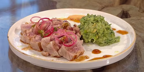 Grilled-tuna-with-lemongrass-dressing-and-guacamole.avif