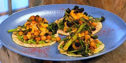Homemade-tacos-with-toasted-chickpeas-and-mango-salsa.jpg