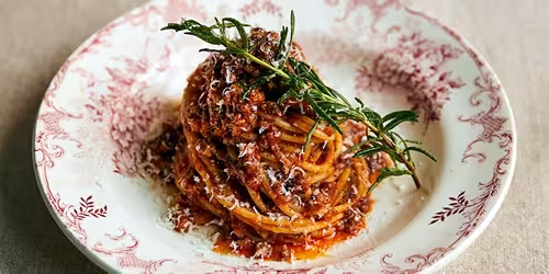 Jamie-Oliver-Spaghetti-Bolognese.avif