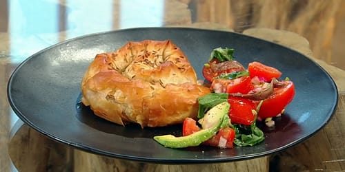 Kreatopites-Little-meat-pies-with-honeymoon-tomatoes.jpg