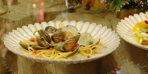 Linguine-and-clams-with-fennel-and-orange-salad.jpg
