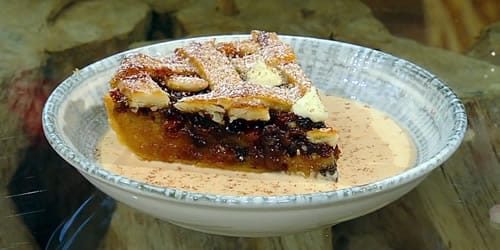 Mince-pie-and-almond-tart-with-custard.jpg