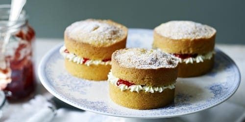Mini-Victoria-sponge-cakes.jpg