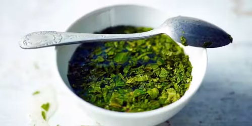 Mint-Sauce-homemade-easy-and-delicious.avif