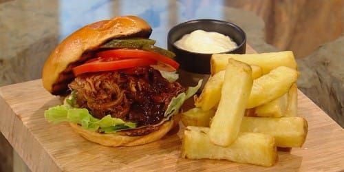 Molasses-and-rum-barbecue-pulled-pork-burger-with-chips-and-garlic-mayo.jpg