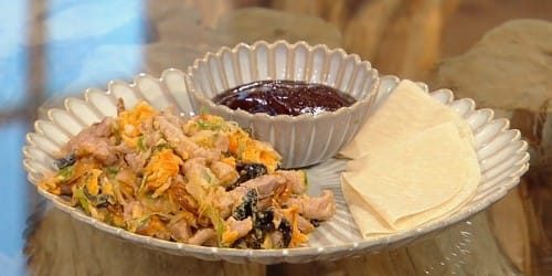 Mu-shu-pork-with-hoisin-sauce-and-pancakes.jpg