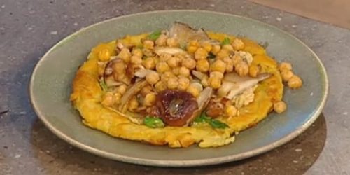 Mushrooms-with-socca-bread-and-hummus.jpg