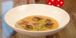 Mussel-soup-with-crispy-lamb.jpg