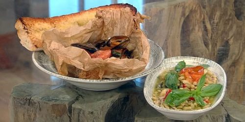 Mussels-en-papillote-with-garlic-baguette-and-flageolet-beans.jpg