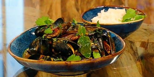 Mussels-in-pineapple-curry-with-coconut-rice.jpg
