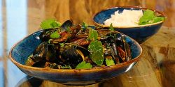 Mussels-in-pineapple-curry-with-coconut-rice.jpg