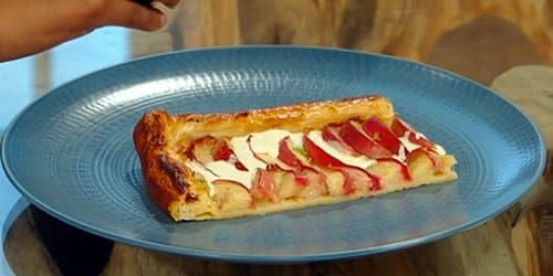 Nectarine-puff-tart-with-cinnamon-and-rum-cream.jpg