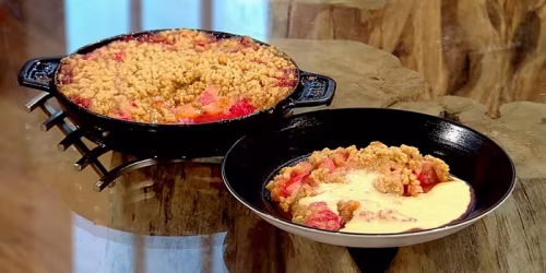 Niklas-Ekstedts-famous-rhubarb-crumble.avif