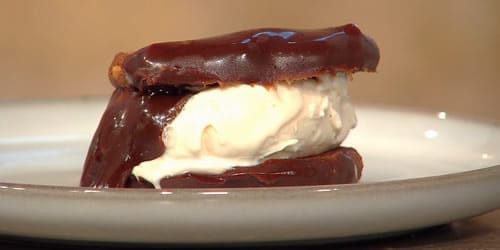 Peanut-butter-cookie-ice-cream-sandwiches-with-caramel-chocolate-sauce.jpg