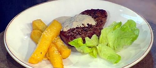 Peppered-beef-fillet-with-polenta-chips-and-salad.jpg