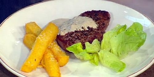 Peppered-beef-fillet-with-polenta-chips-and-salad.jpg