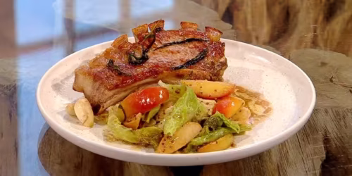 Pork-chop-cabbage-and-apples.avif