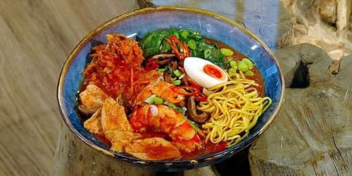 Prawn-chicken-and-kimchi-ramen.jpg