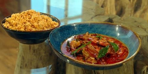 Prawn-curry-with-white-bread-1.jpg