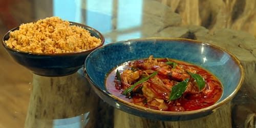 Prawn-curry-with-white-bread-1.jpg
